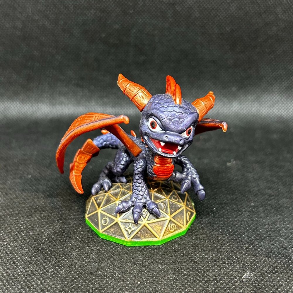 Skylanders spyros adventure figure
Spyro Magic Element series 1